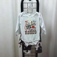 White Graphic Child Size 12-18 m Boy's Outfit