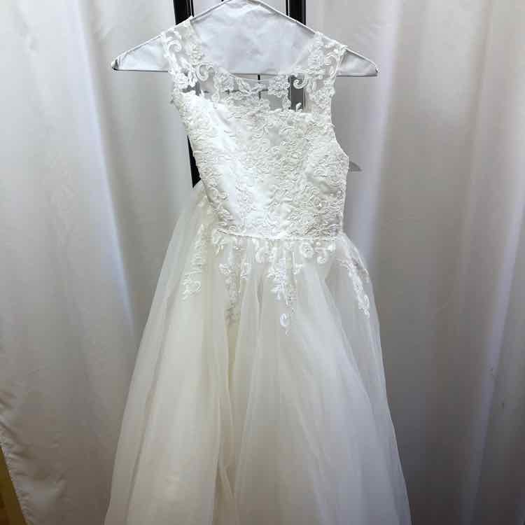 Camille la vie White Embroidered Child Size 12 Girl's Formal Wear